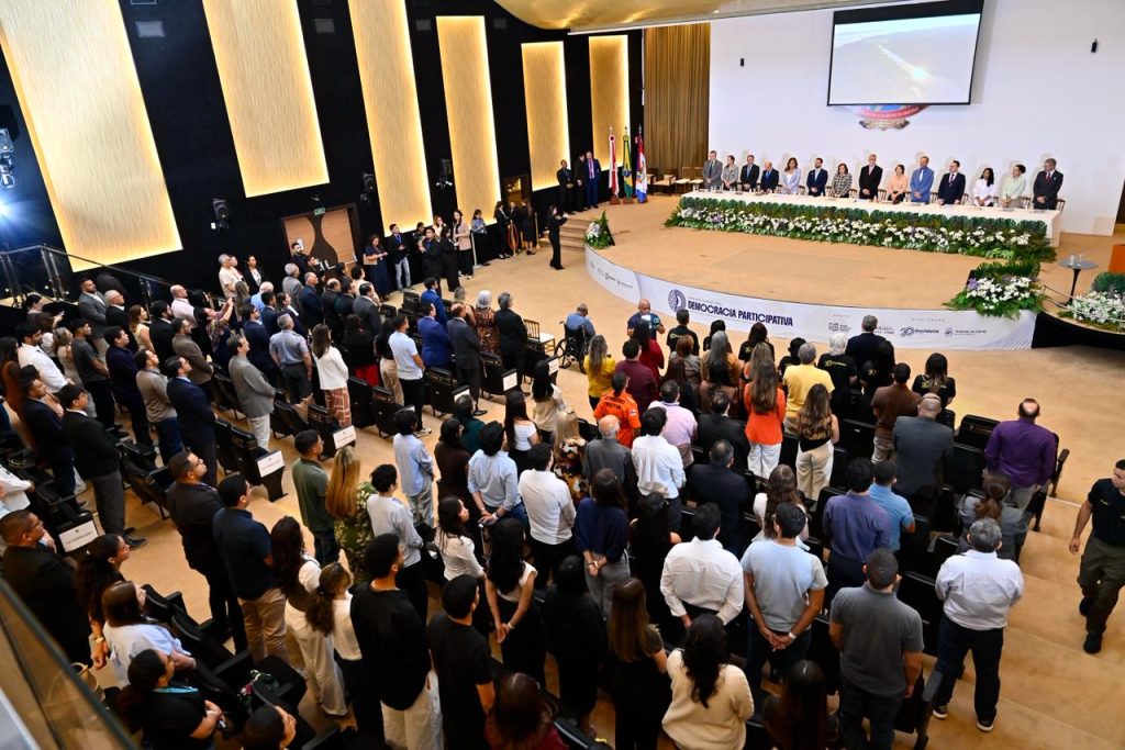 seminário internacional promovido pelo TCE-AM sobre democracia participativa