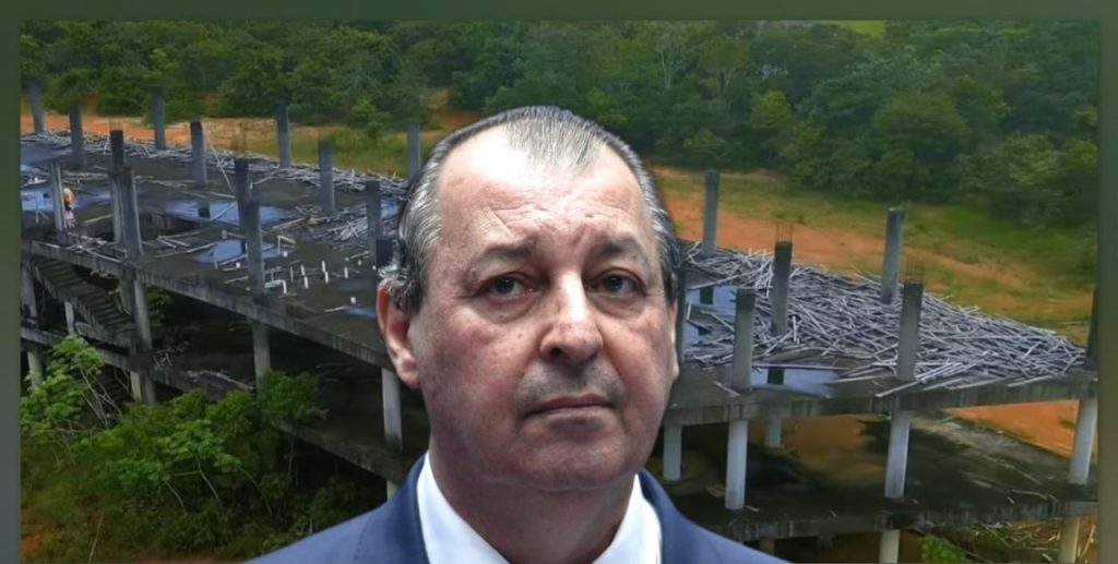 Imagens aéreas da Cidade Universitária da UEA mostrando abandono e vegetação tomada