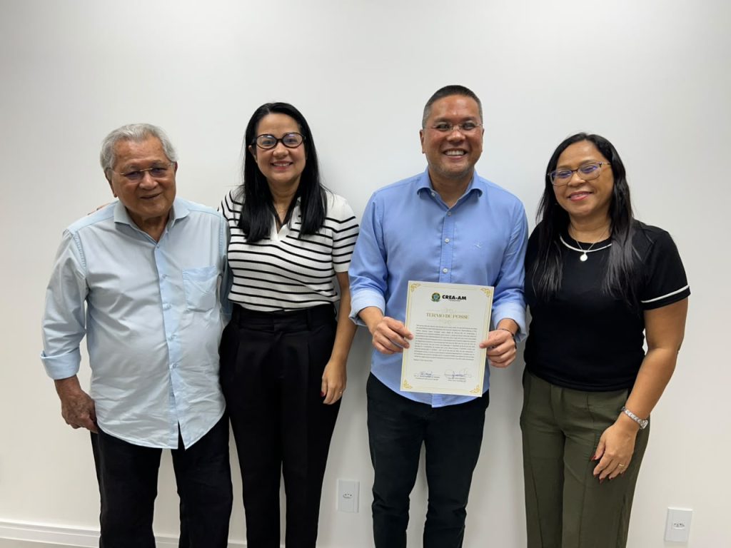 Cerimônia de posse de Cláudio Guenka como diretor da Mútua Amazonas, com a presença de Erika Pinheiro e membros da engenharia amazonense.