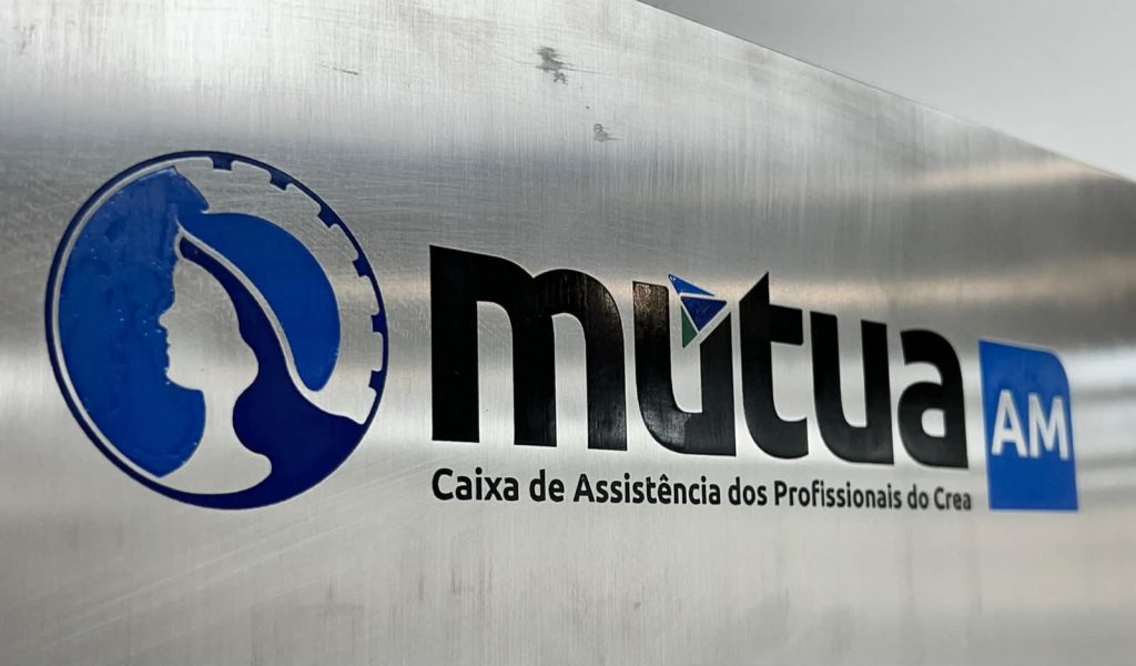 Cerimônia de posse de Cláudio Guenka como diretor da Mútua Amazonas, com a presença de Erika Pinheiro e membros da engenharia amazonense.