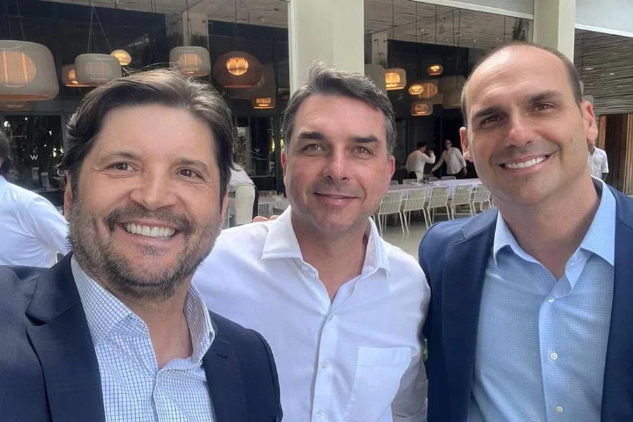 Eduardo Bolsonaro durante anúncio de apoio a André do Prado