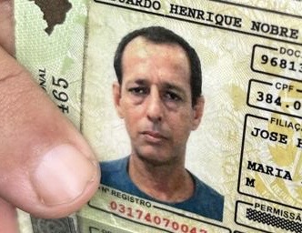 Policiais e viaturas no Conjunto Residencial Tocantins após crime de homicídio em Manaus