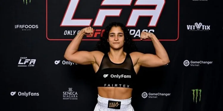 Lutadora amazonense Giovanna Gigi Canuto em pose de combate destacando sua trajetória no MMA feminino rumo ao UFC