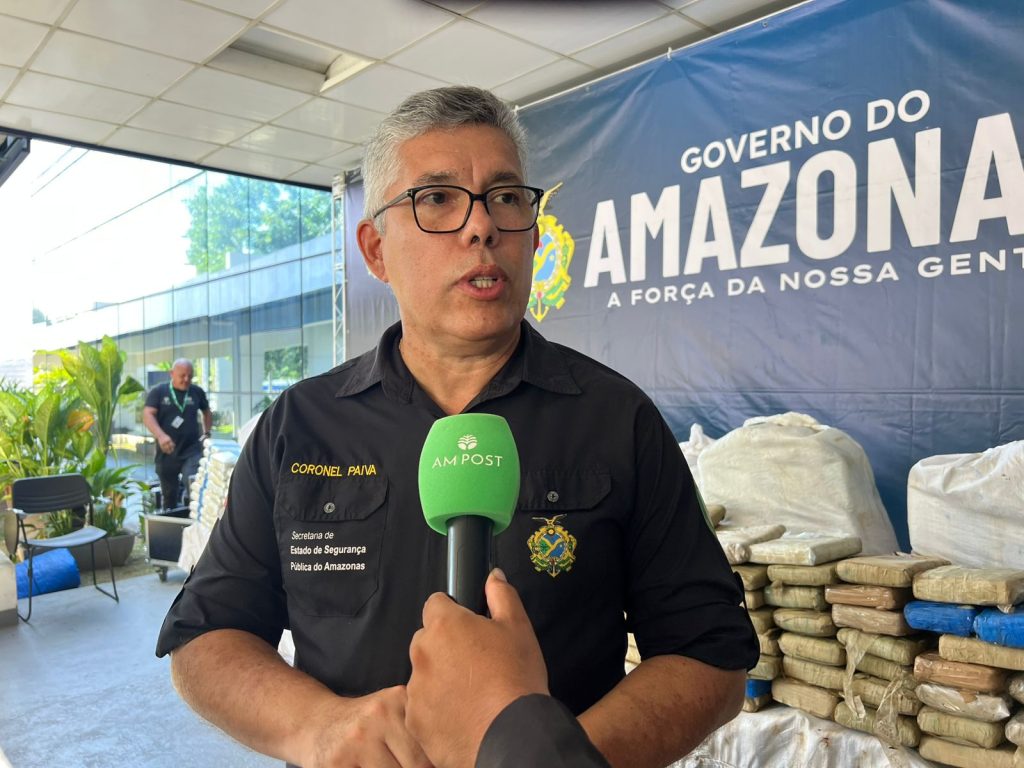 Coronel Anézio Paiva em coletiva sobre a apreensão de drogas em Coari pela Base Arpão 2