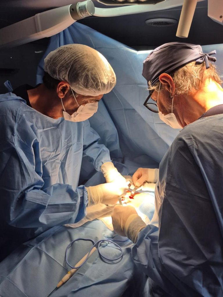 Barco Hospital São João XXIII realizando atendimentos médicos em Beruri
