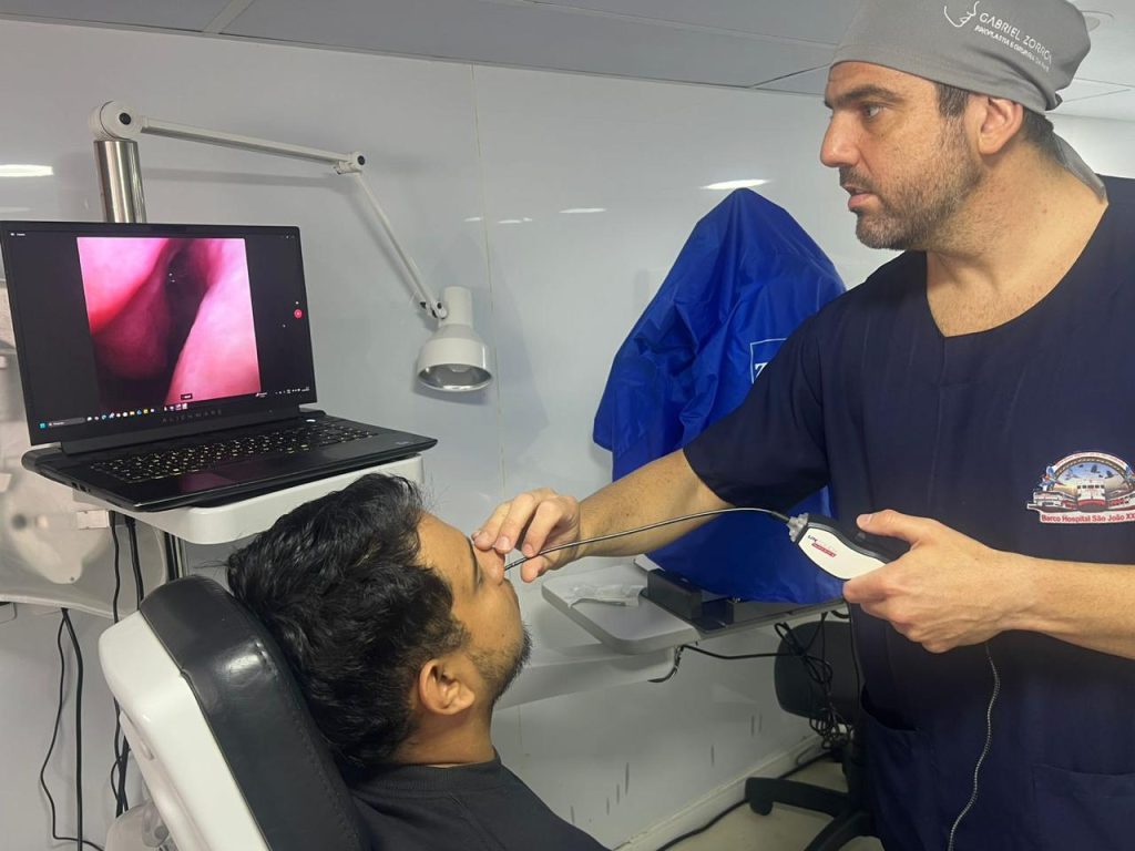 Barco Hospital São João XXIII realizando atendimentos médicos em Beruri