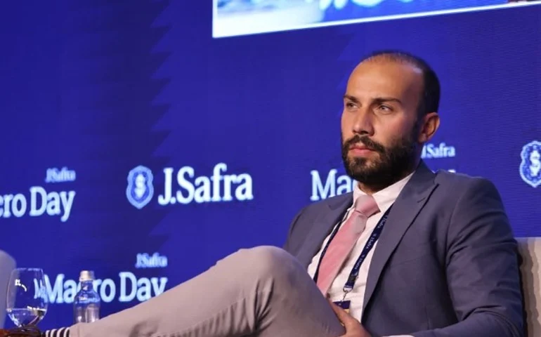 Andrei Roman, CEO da AtlasIntel, defendendo a reputação da empresa sobre levantamentos eleitorais.