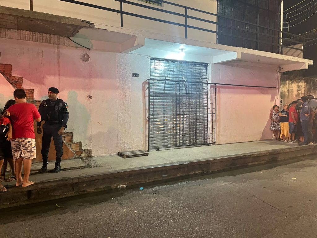 Imagens de câmeras de segurança mostram momentos antes do crime no mercadinho em Manaus