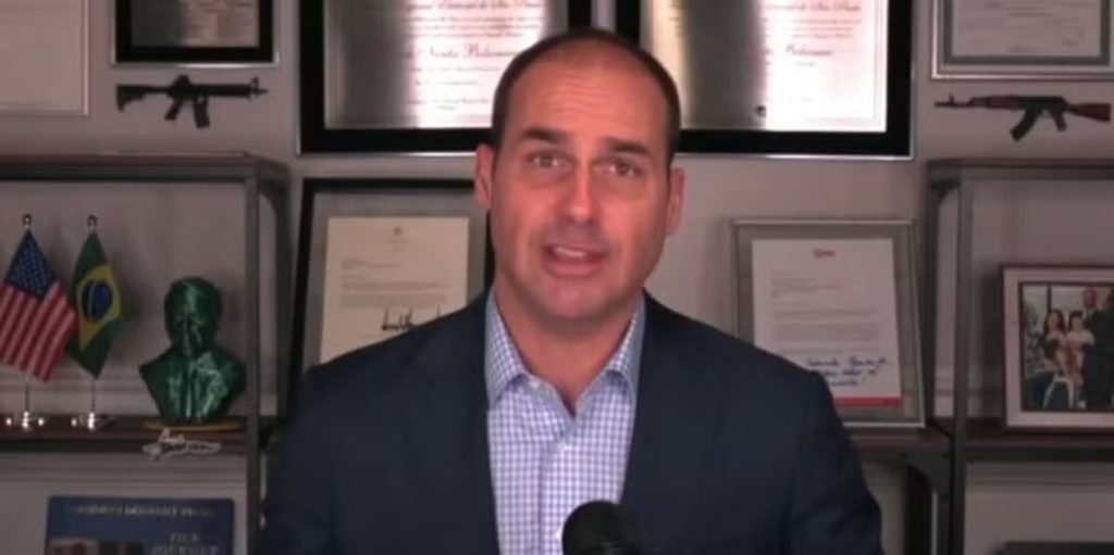 Eduardo Bolsonaro durante entrevista sobre negociações do Pix