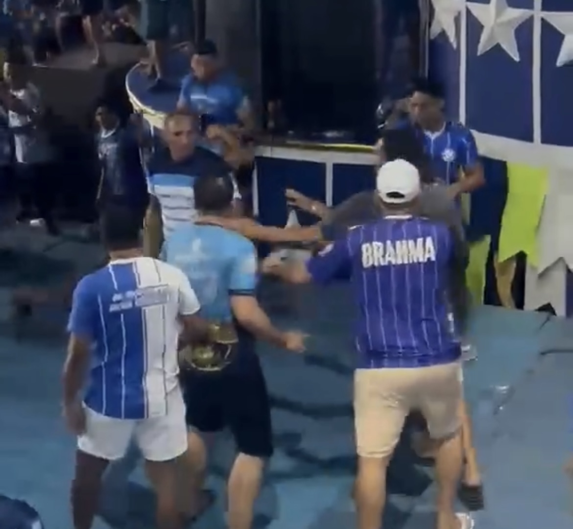 torcedores do caprichoso em briga durante comemoração