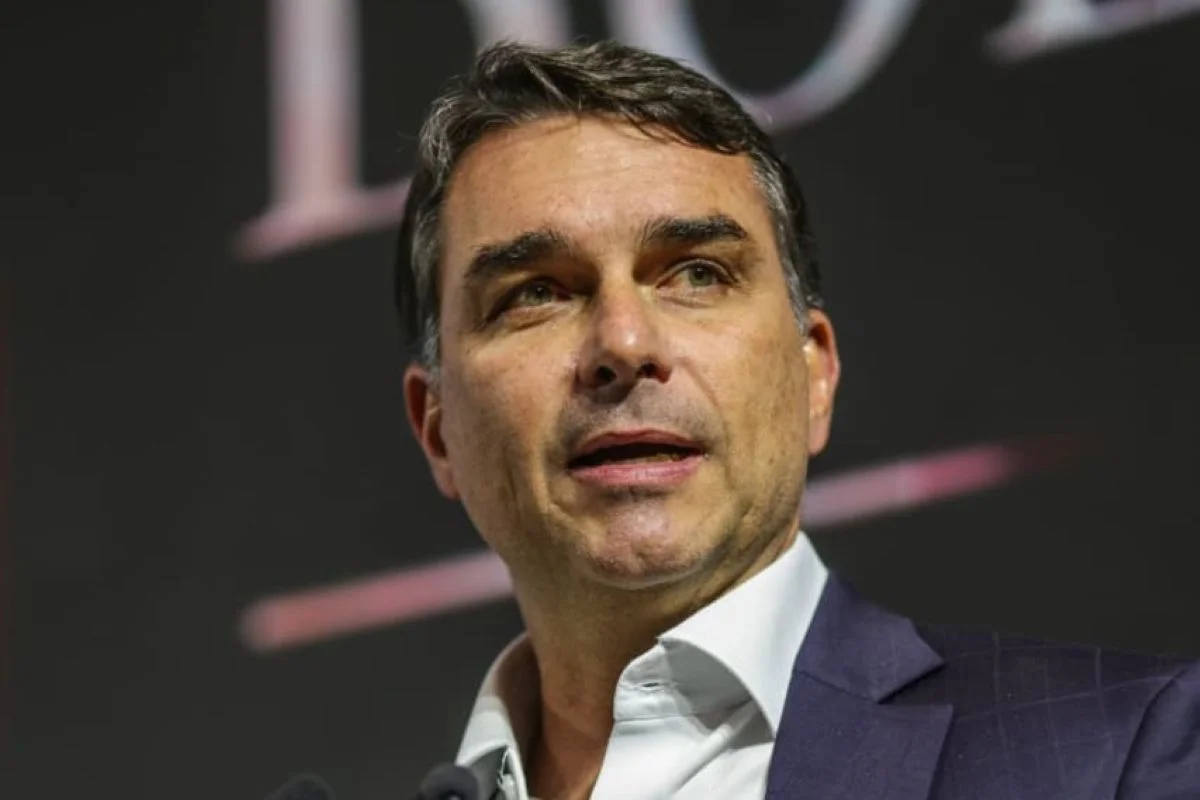 Flávio Bolsonaro participa de encontro com lideranças femininas conservadoras em Brasília