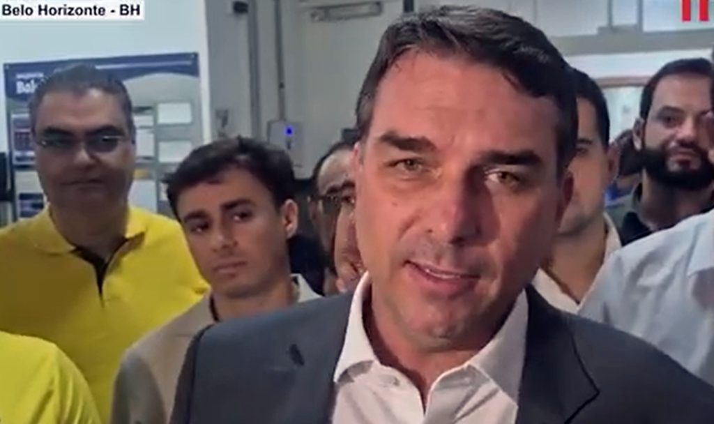 Senador Flávio Bolsonaro em agenda política em Minas Gerais