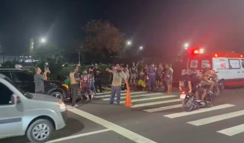 acidente envolvendo carro e motos na avenida das torres em manaus