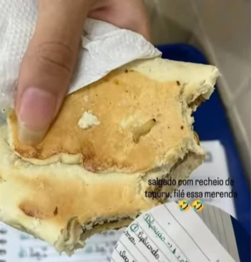 Pais e alunos da Escola Estadual Sant’Ana em Manaus protestam contra problemas na instituição