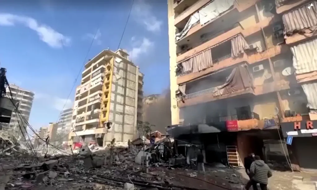 Imagem de ataques no sul do Líbano e reação do Hezbollah