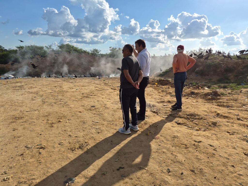 Inspeção no aterro sanitário de Carauari realizada pelo MPAM