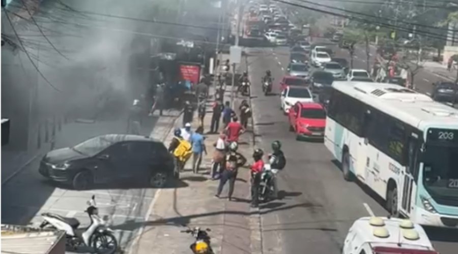 Princípio de incêndio em disjuntor de prédio na avenida Djalma Batista em Manaus