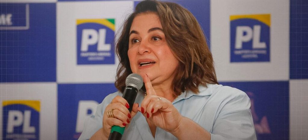 Maria do Carmo Seffair em tom sério durante evento político do Partido Liberal no Amazonas