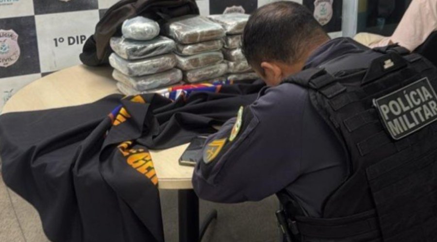 jovem preso com drogas na mochila no porto da manaus moderna