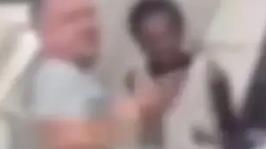 Casal é flagrado no “vapo-vapo” sobre túmulo em cemitério; Assista