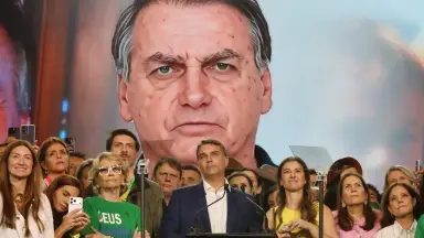 Bolsonaro diz ao STF que não autorizou vídeo com IA usado em convenção de Flávio Bolsonaro