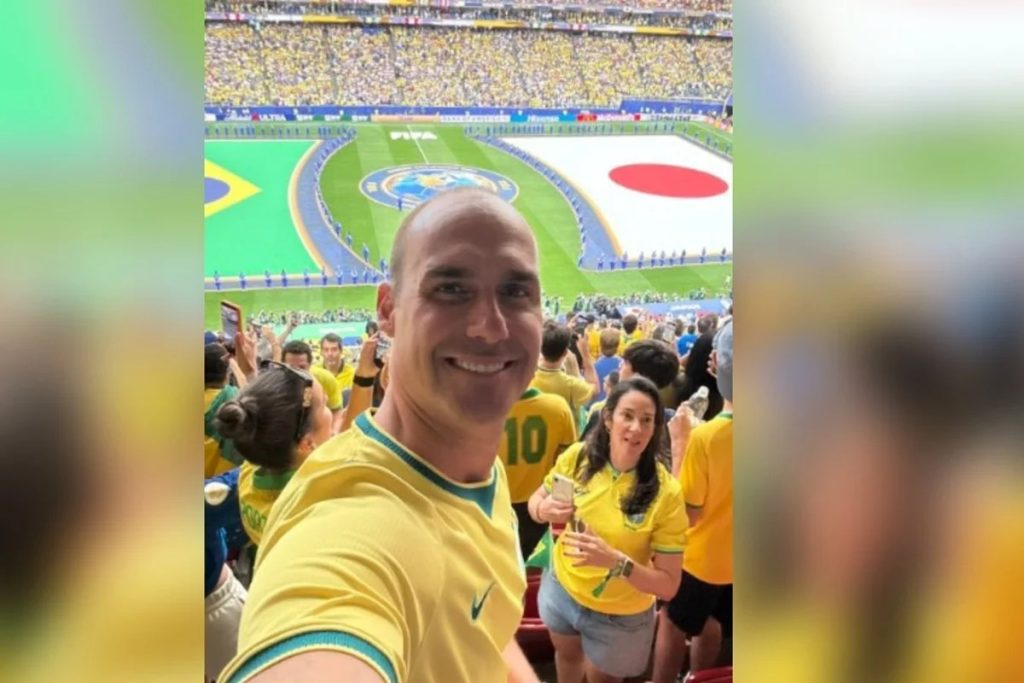 Eduardo Bolsonaro durante jogo da seleção brasileira