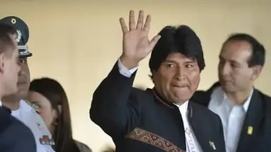 Ex-presidente Evo Morales passa a ser acusado de terrorismo e tem nova ordem de prisão emitida na Bolívia