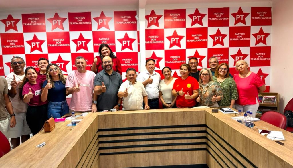 foto de divulgação sobre a convenção do pt pcdob e pv no amazonas