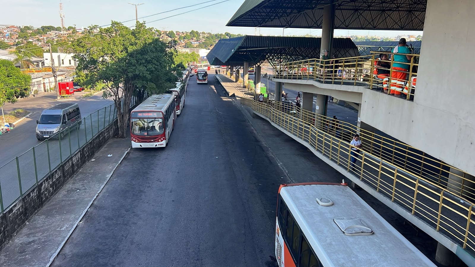 Greve dos rodoviários em Manaus afeta o transporte público com filas e espera nos terminais