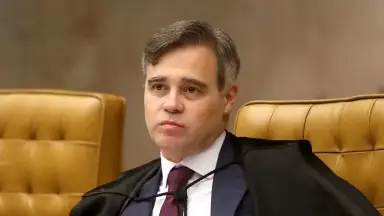 Mendonça autoriza investigação sobre Lulinha após pedido da PF por suspeitas de corrupção e tráfico de influência