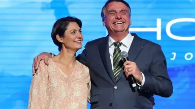 Michelle Bolsonaro diz estar “presa” com Jair Bolsonaro e adia decisão sobre candidatura ao Senado