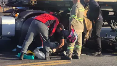 Motociclista fica gravemente ferido após acidente com carreta no Distrito Industrial em Manaus