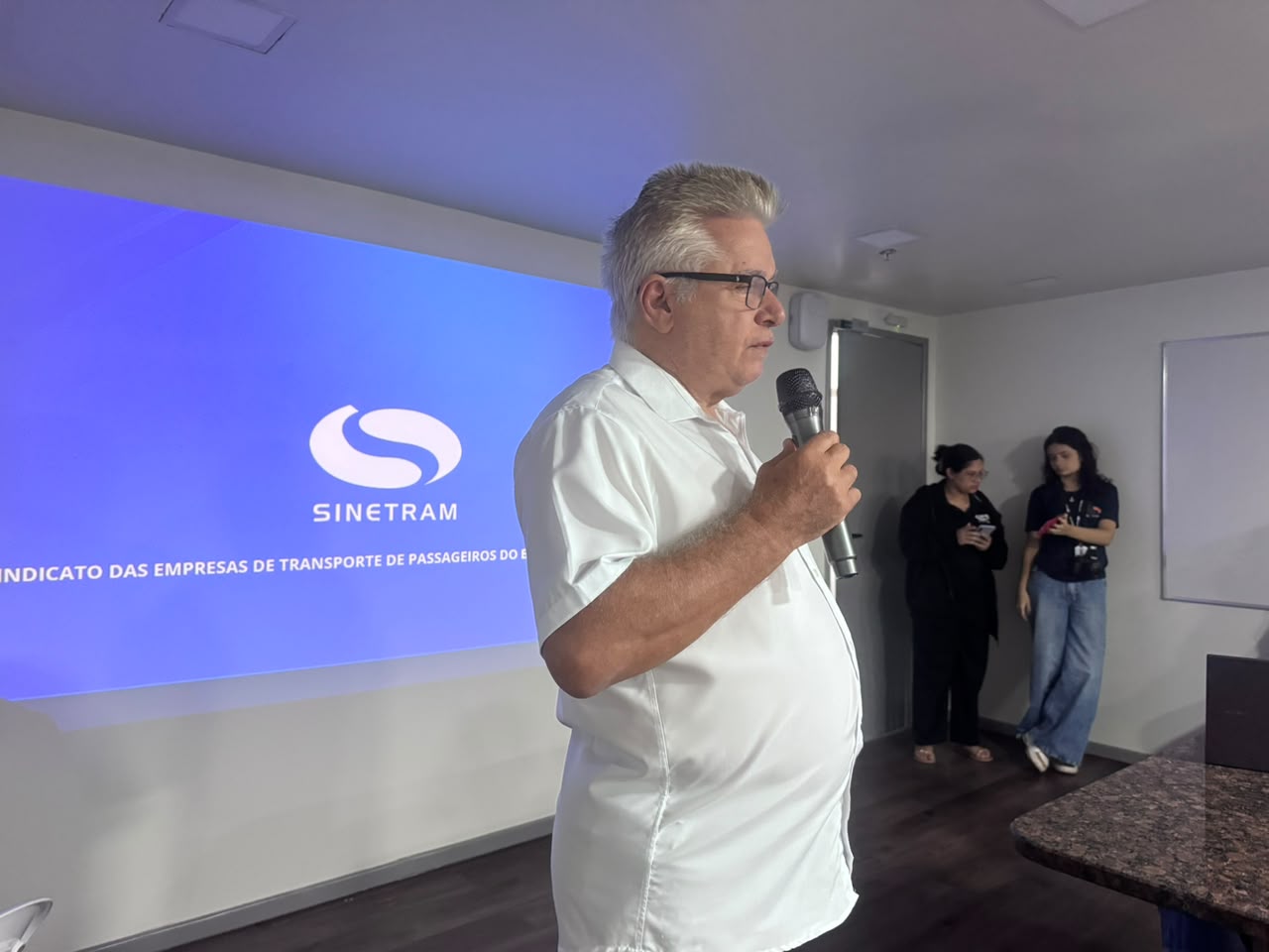 coletiva de imprensa sobre transporte coletivo em Manaus