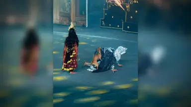 VÍDEO: Cachorro invade Festival Folclórico e tenta ‘sarrar’ dançarino em Manaus