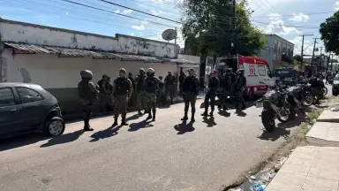VÍDEO: Jovem é baleado durante ação da Rocam; família afirma que ele tem deficiência intelectual