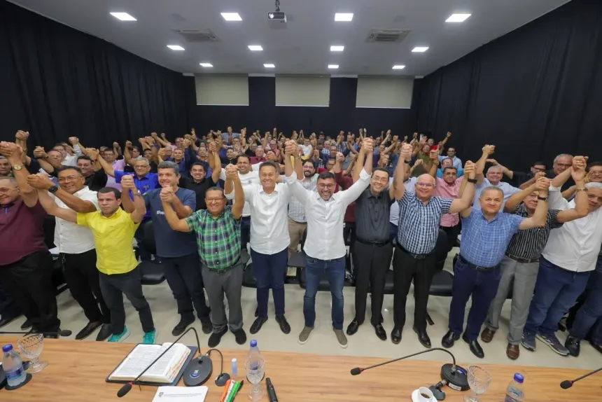 Wilson Lima reunido com pastores da IEADAM em encontro no Amazonas
