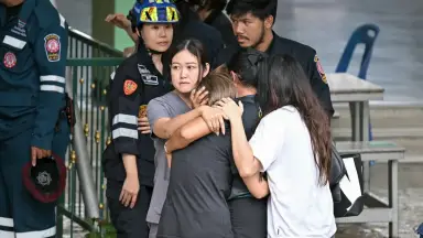 Horror na Tailândia: adolescente mata os avós, invade escola e deixa oito mortos em ataque a tiros