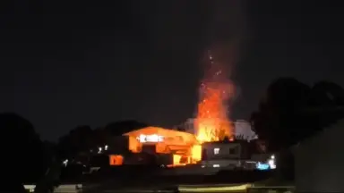 Área residencial de condomínio é atingida por incêdio em meio a onda de calor em Manaus