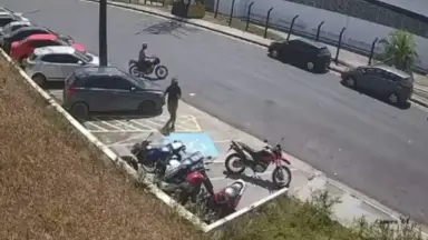 Câmeras de segurança registram roubo de motocicleta no Distrito Industrial, em Manaus