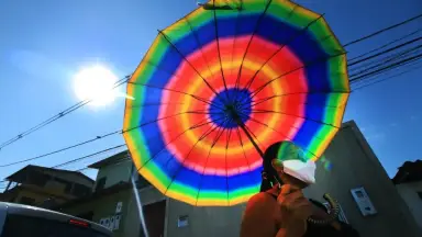 Manaus pegando fogo: capital registra temperatura recorde enquanto rios baixam e queimadas avançam