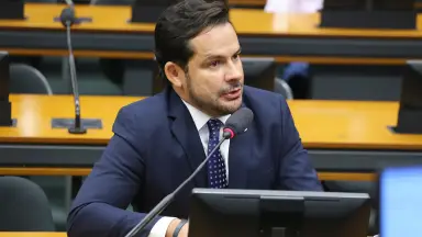 Capitão Alberto Neto gastou quase R$ 1 milhão em passagens aéreas com cotão durante mandato na Câmara