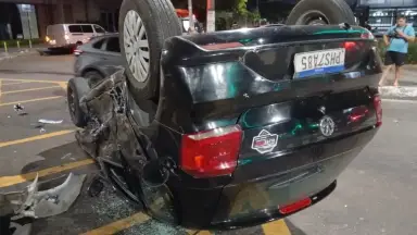 Carro avança sinal vermelho e provoca forte colisão em cruzamento do Adrianópolis, em Manaus