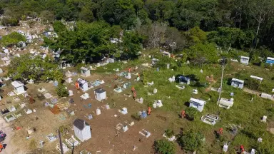 Cemitérios de Manaus funcionam das 6h às 18h neste domingo para o Dia dos Pais