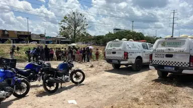 Corpo é encontrado boiando às margens de barranco em igarapé da Zona Leste de Manaus