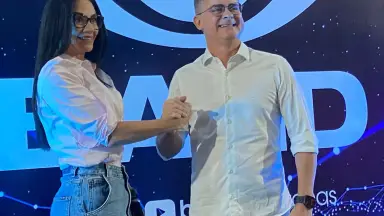 David Almeida chega ao debate da Band e destaca gestão em Manaus como cartão de visita para o Governo do Amazonas