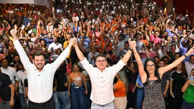 David Almeida lança plano de governo em que promete zerar fila do SisReg e dobrar Auxílio Estadual