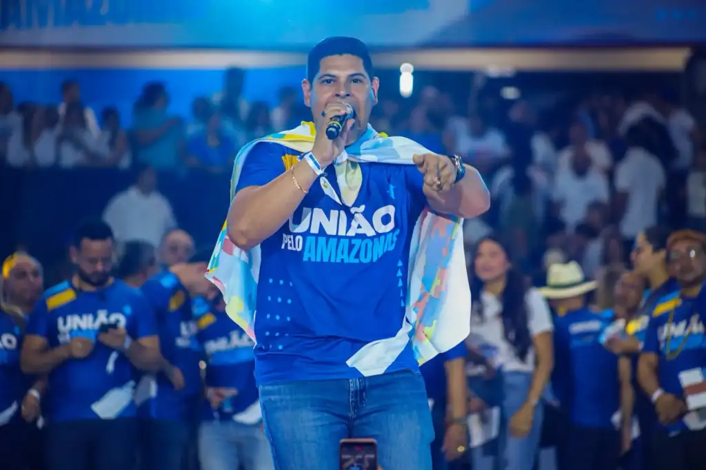 Deputado mario cesar filho durante convenção partidária destacando inclusão de pessoas autistas e com deficiência