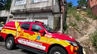 Tristeza e dor: crianças morrem queimadas dentro de casa durante incêndio em Manaus