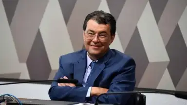 Eduardo Braga declara quase R$ 750 mil em ações da JBS durante candidatura ao Senado