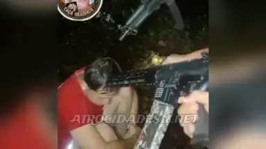 Facção pede para homem mandar beijo antes de ser metralhado no meio de matagal; veja vídeo